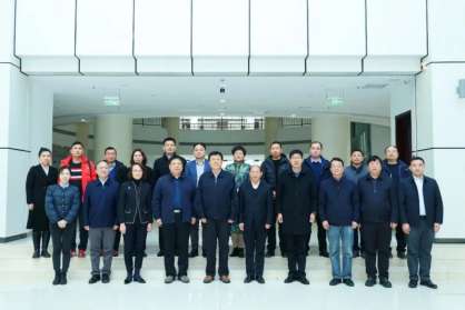 國(guó)務(wù)院參事于康震一行與河南農(nóng)業(yè)大學(xué)企業(yè)家校友座談，民望農(nóng)牧董事長(zhǎng)索躍敏應(yīng)邀參加